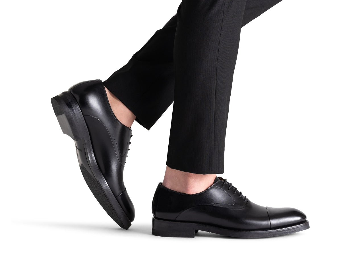 OMEGA richelieu à bout rapporté en cuir noir